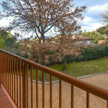 2 Bedroom Beautiful In Σπίτι διακοπών *
