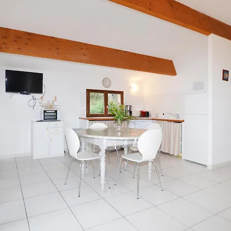 2 Bedroom Beautiful In Σπίτι διακοπών